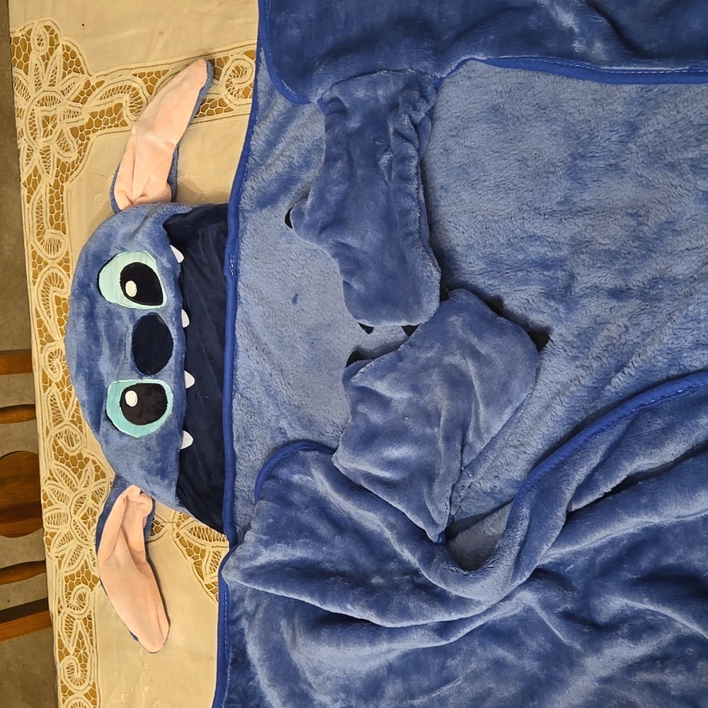 STITCH..VELVETY SOFT HOODED KIDS BLANKET... 54w x 37 h - NWOT